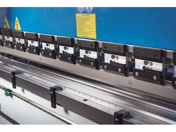 AHK V 30135 CNC - Press Brakes | KNUTH USA